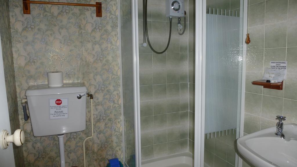 Whitehall Guest House Colwyn Bay Esterno foto