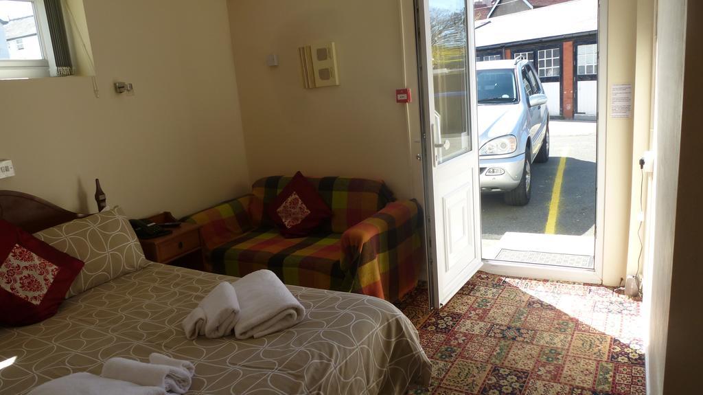 Whitehall Guest House Colwyn Bay Esterno foto