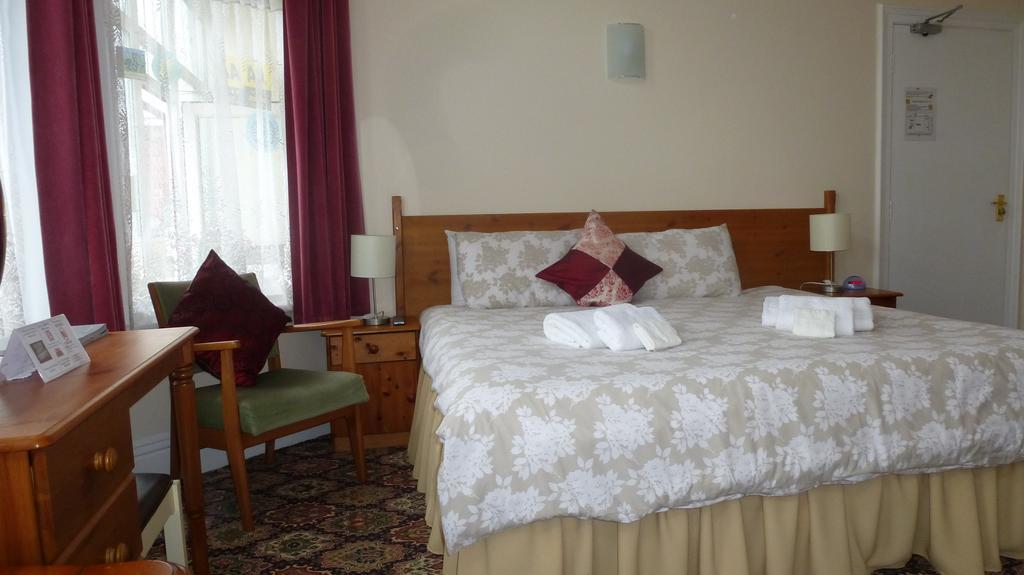 Whitehall Guest House Colwyn Bay Esterno foto
