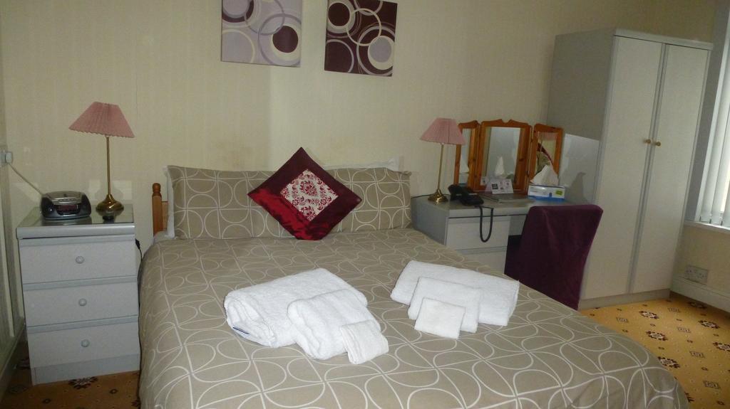 Whitehall Guest House Colwyn Bay Esterno foto
