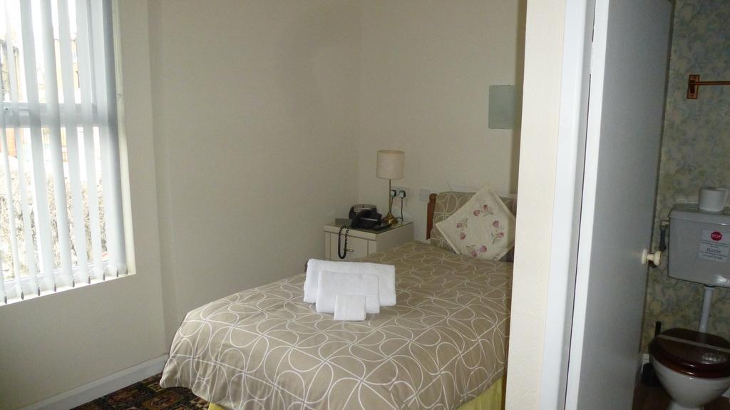 Whitehall Guest House Colwyn Bay Esterno foto