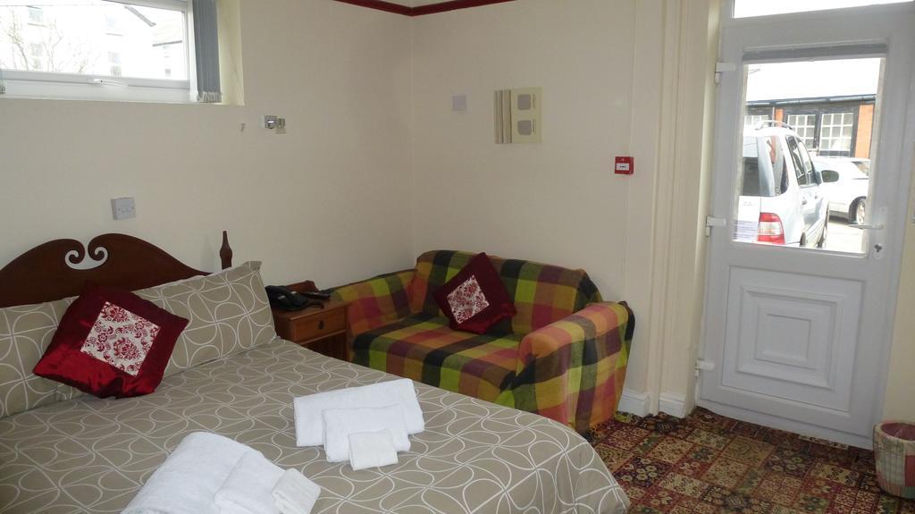 Whitehall Guest House Colwyn Bay Esterno foto