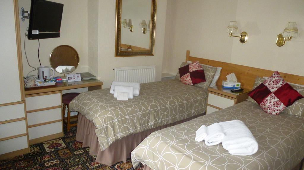 Whitehall Guest House Colwyn Bay Esterno foto