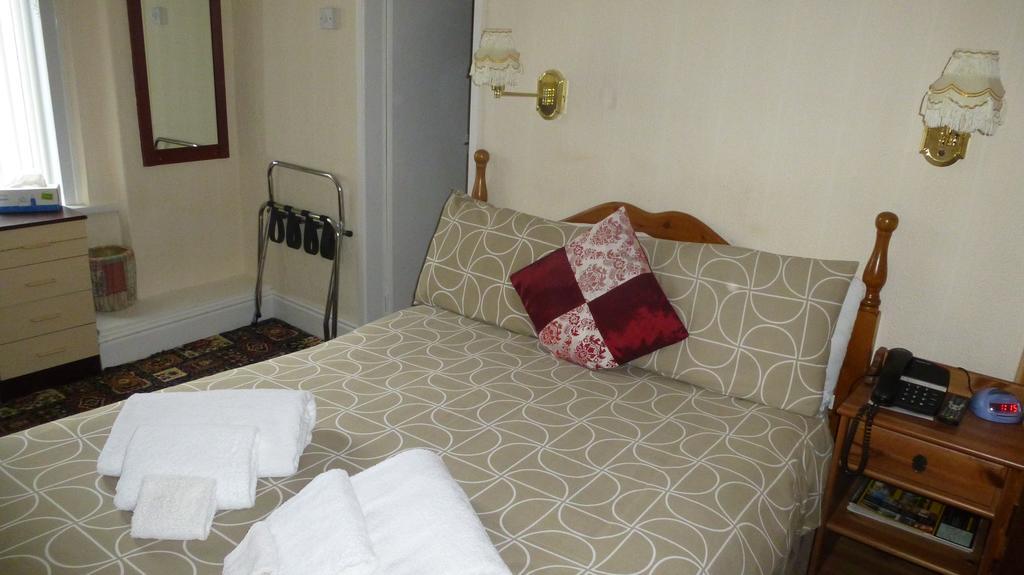 Whitehall Guest House Colwyn Bay Esterno foto