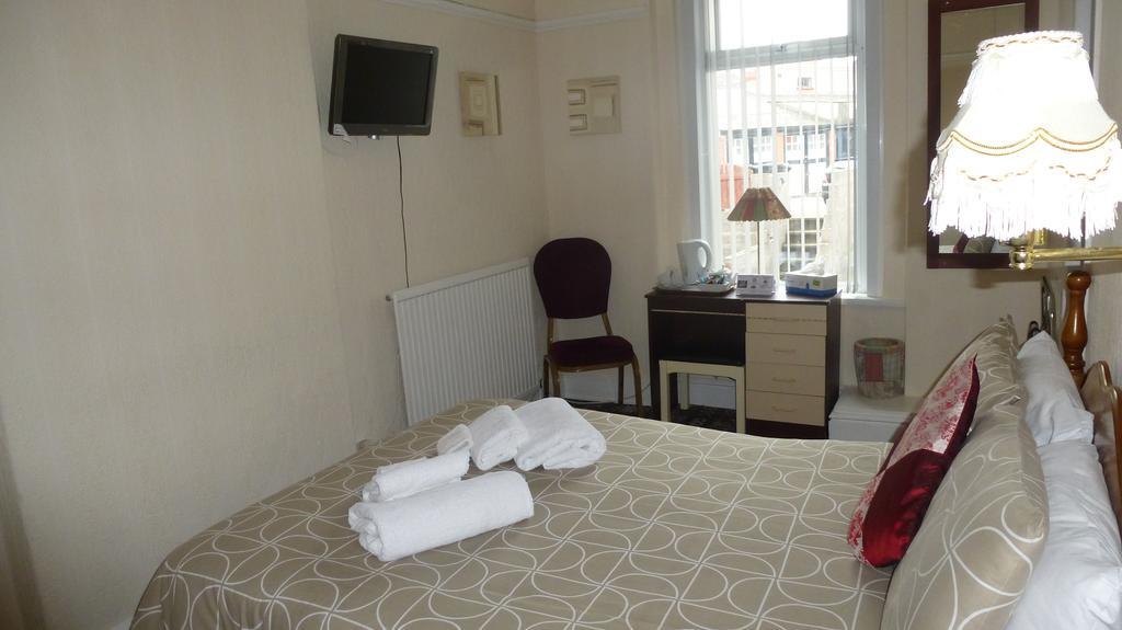 Whitehall Guest House Colwyn Bay Esterno foto
