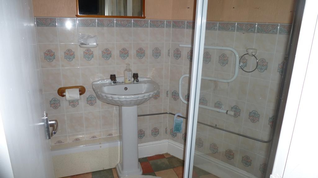 Whitehall Guest House Colwyn Bay Esterno foto