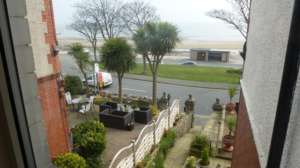 Whitehall Guest House Colwyn Bay Esterno foto
