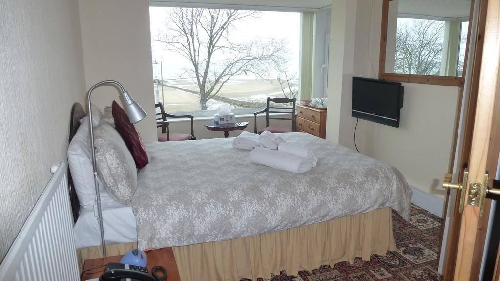 Whitehall Guest House Colwyn Bay Esterno foto