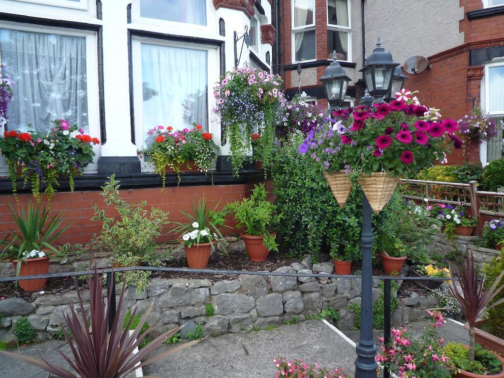 Whitehall Guest House Colwyn Bay Esterno foto