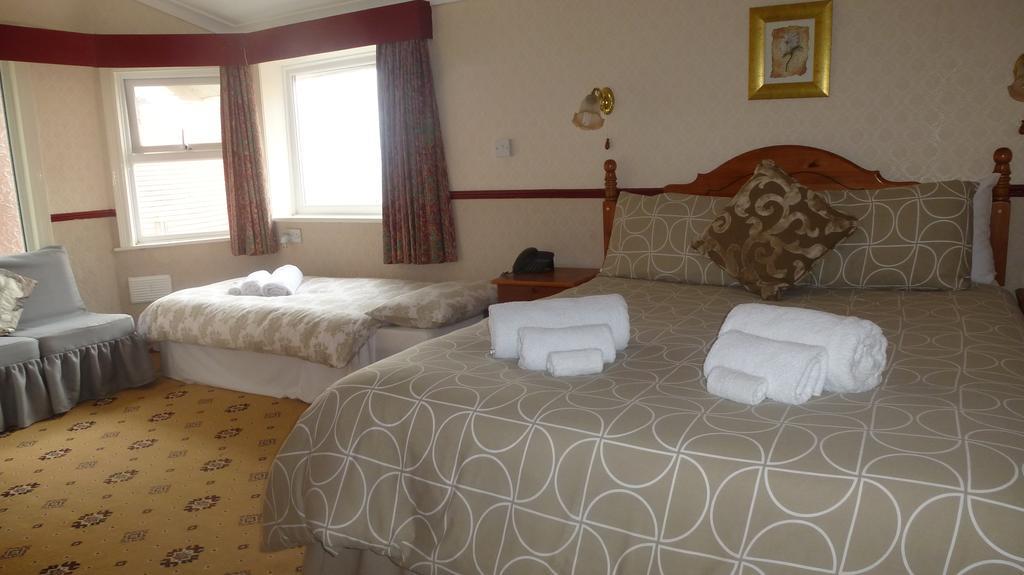 Whitehall Guest House Colwyn Bay Esterno foto